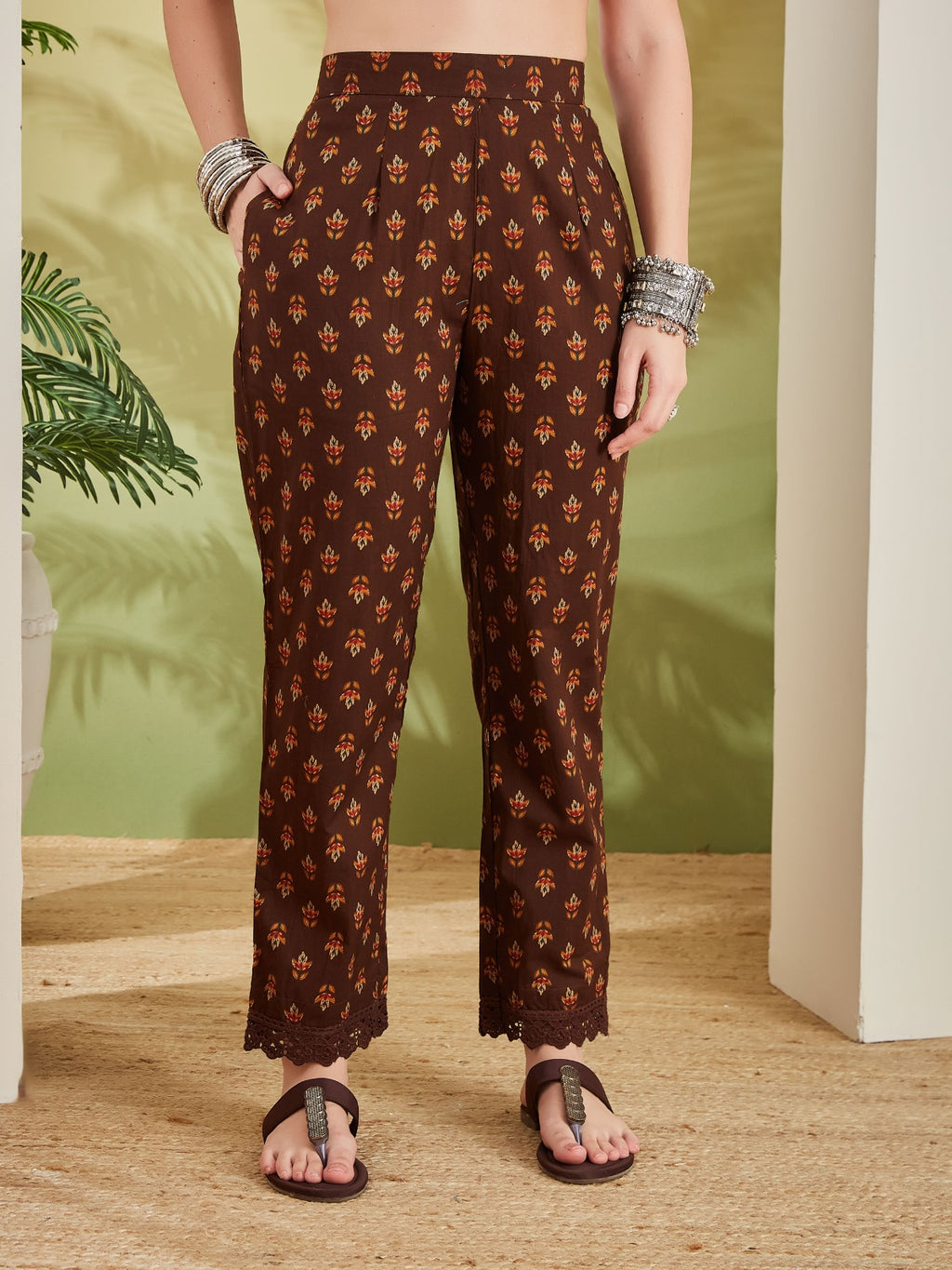 Women Floral Printed Pure Cotton Straight Kurta With Pants