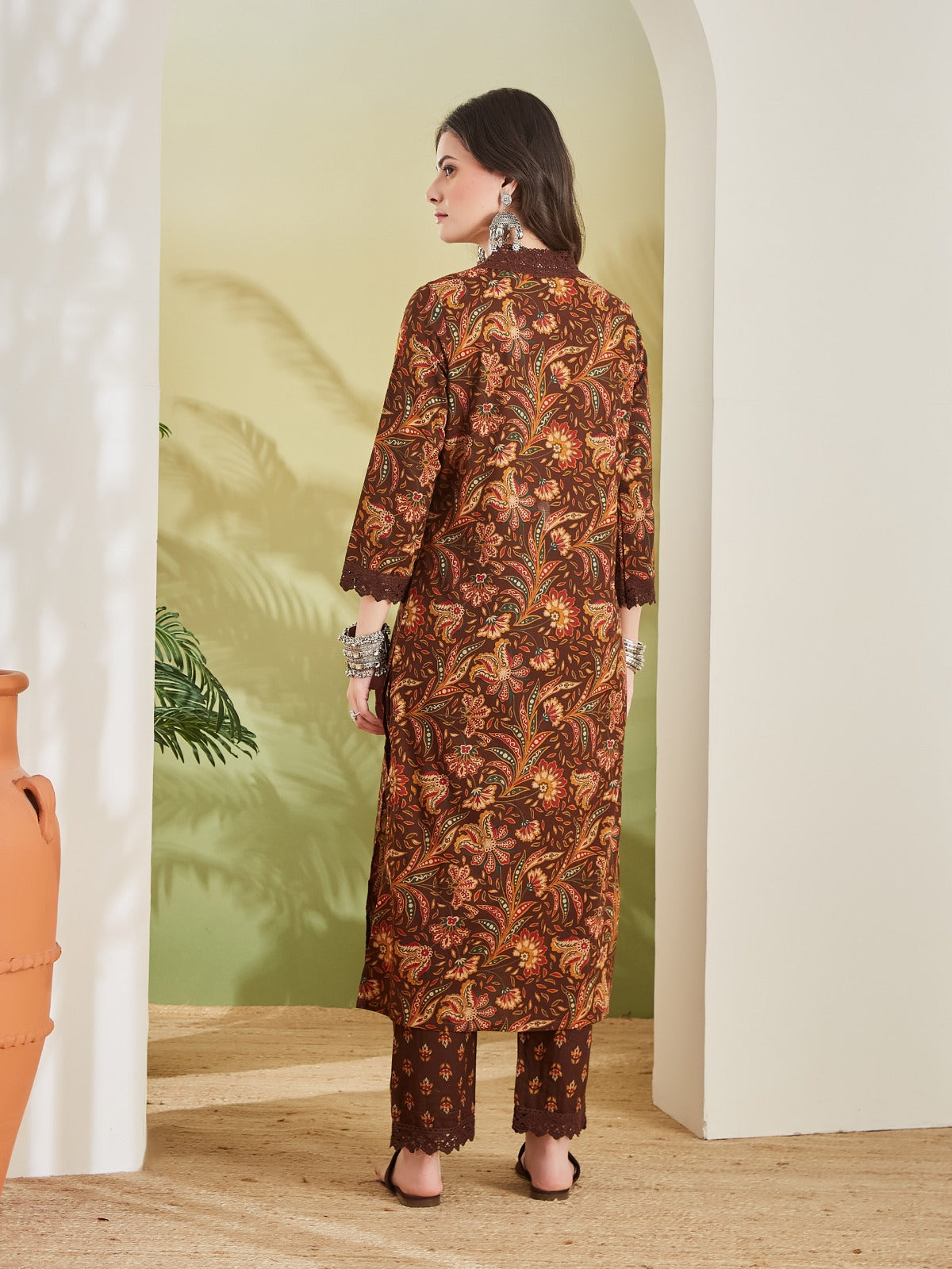 Women Floral Printed Pure Cotton Straight Kurta With Pants