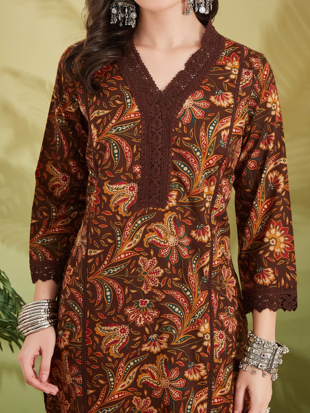 Women Floral Printed Pure Cotton Straight Kurta With Pants