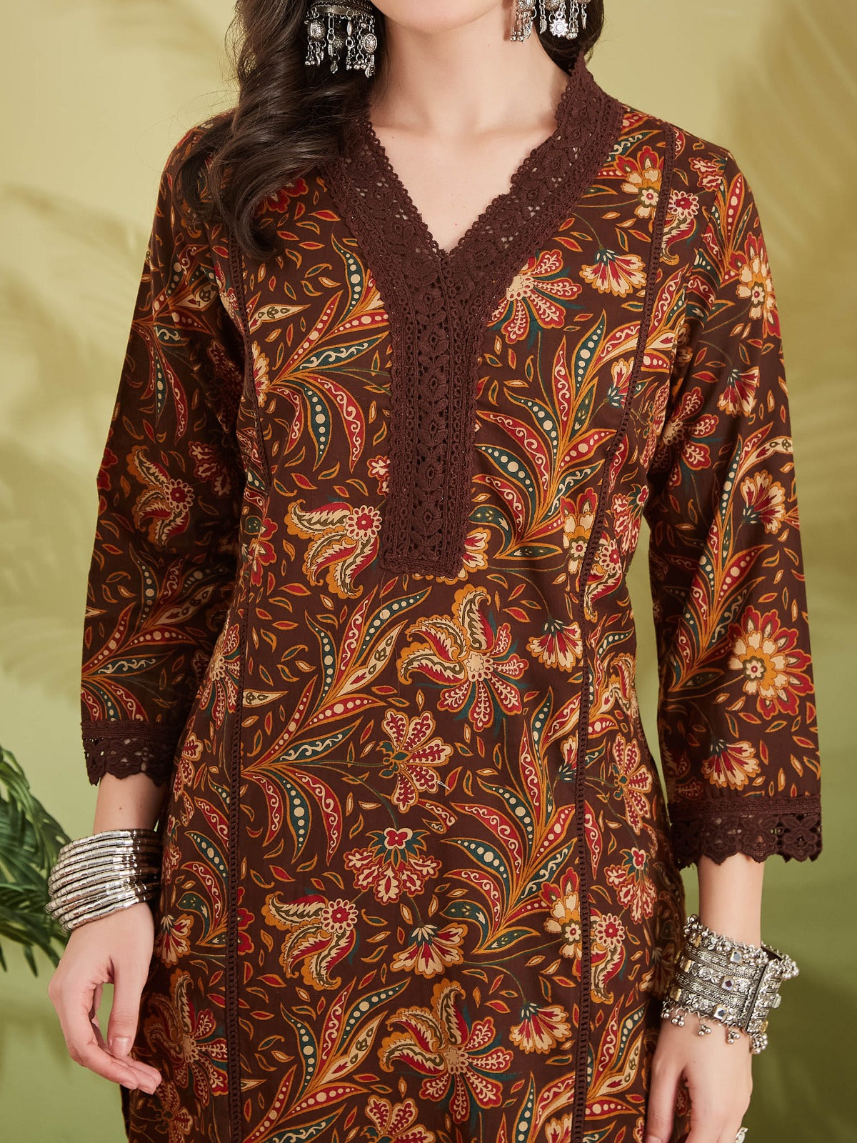 Women Floral Printed Pure Cotton Straight Kurta With Pants