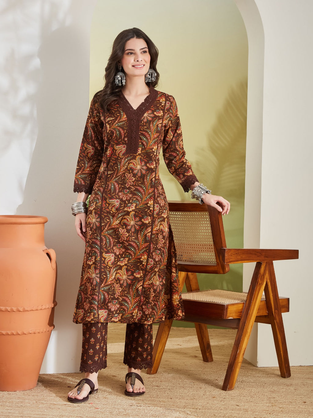 Women Floral Printed Pure Cotton Straight Kurta With Pants