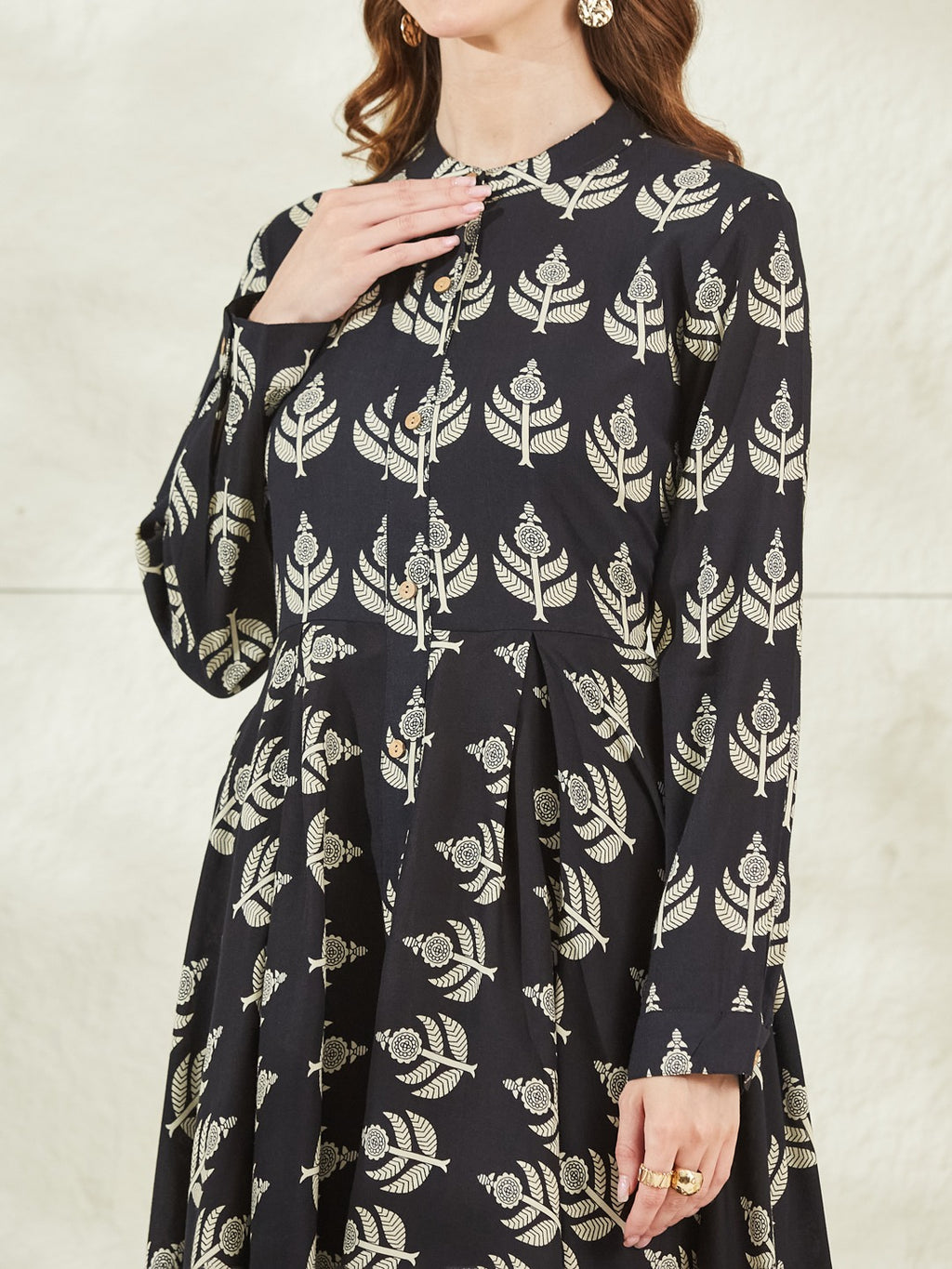 Women’s Black Viscose Rayon Boat Neck Knee-Length Dress